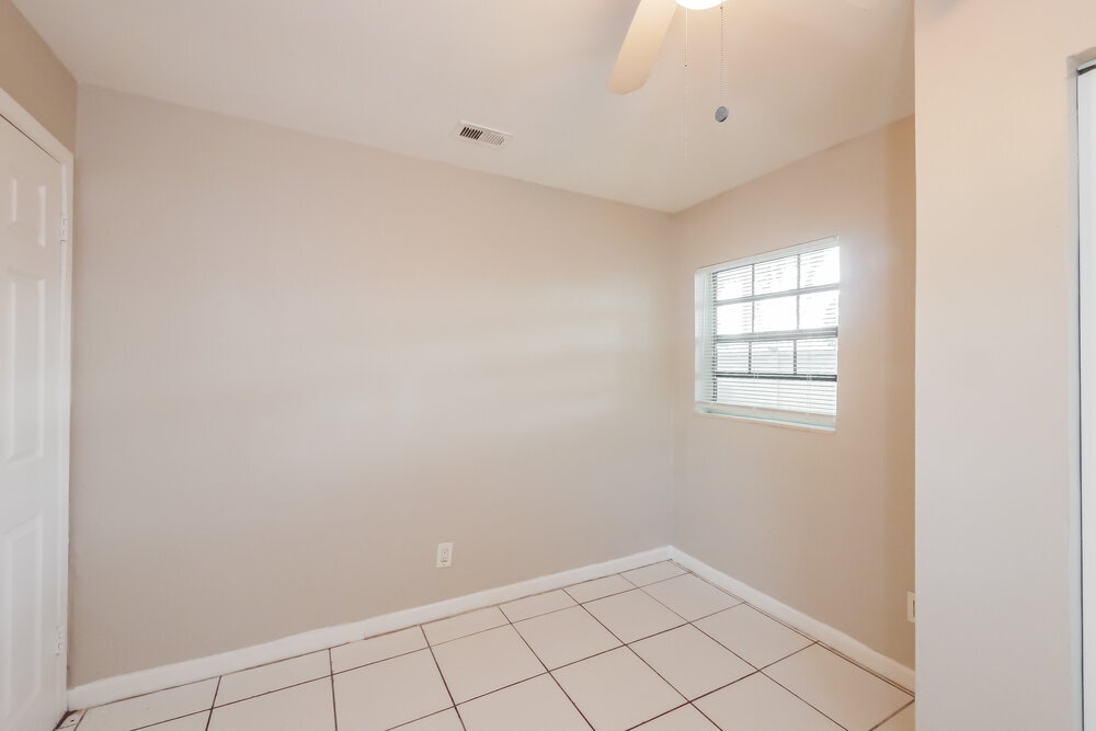 Building Photo - 3401 NW 18th Pl