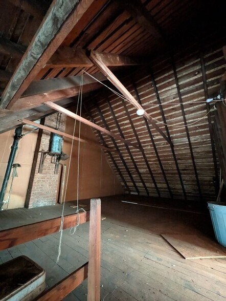 Building Photo - 1097 Dewey Ave