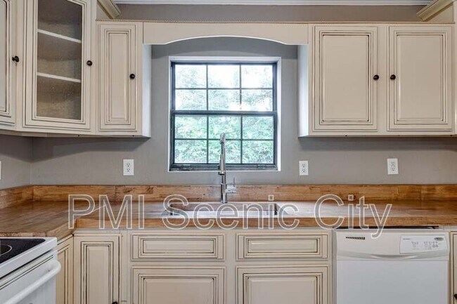 Building Photo - 4717 Beverly Kay Dr