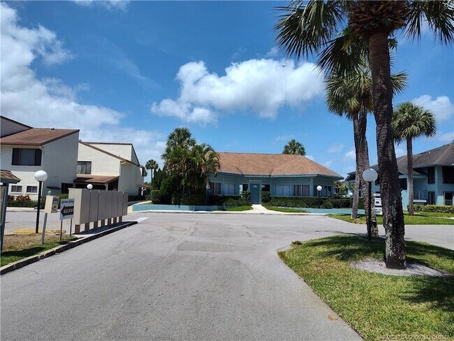 Building Photo - 950 S Kanner Hwy