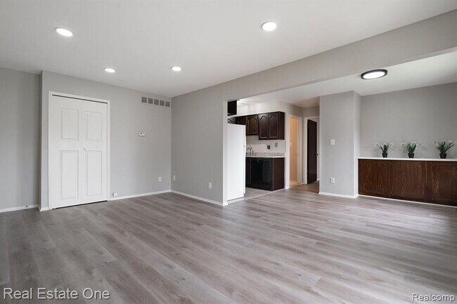Building Photo - 37095 Nottingham Dr