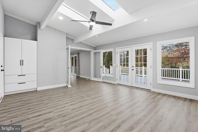 Building Photo - 6616 Beverly Ave