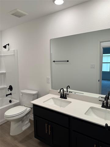 Building Photo - 749 Waterhouse Lk Dr