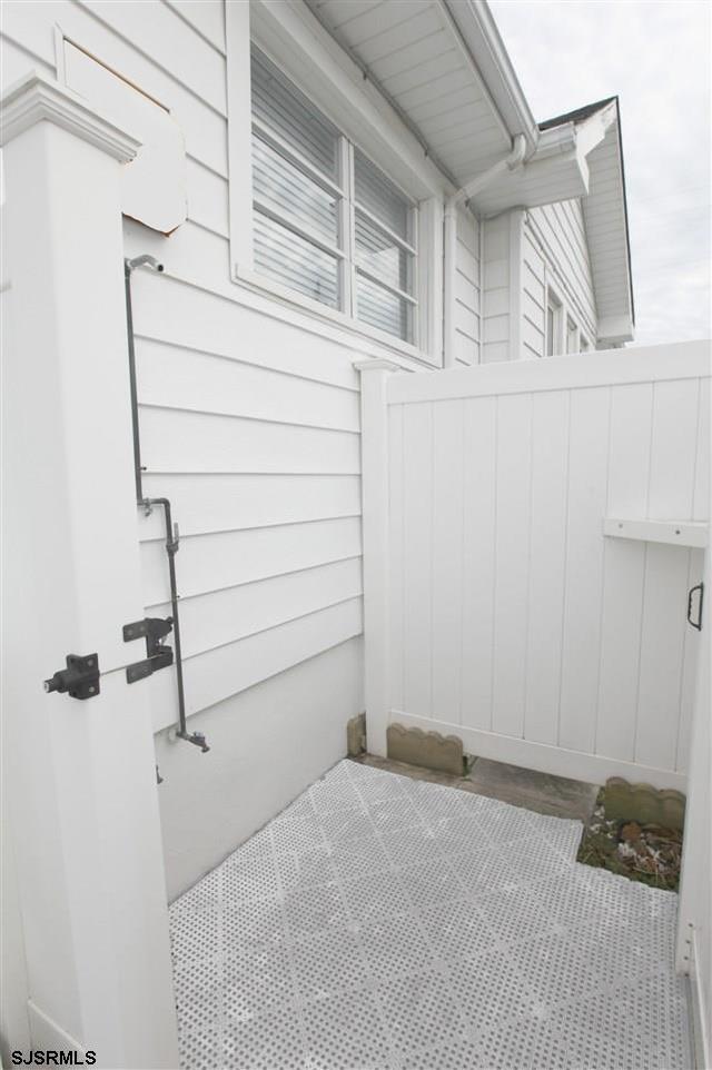 Building Photo - 104 N 35th Ave