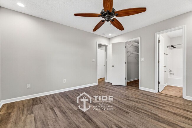 Building Photo - Modern Living in the Heart of West Ashley