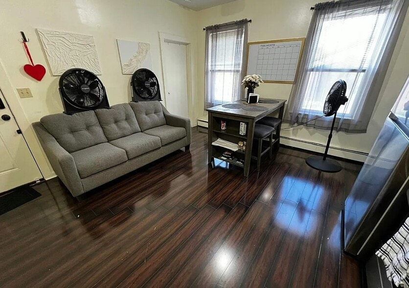 Building Photo - 1576 Tremont St