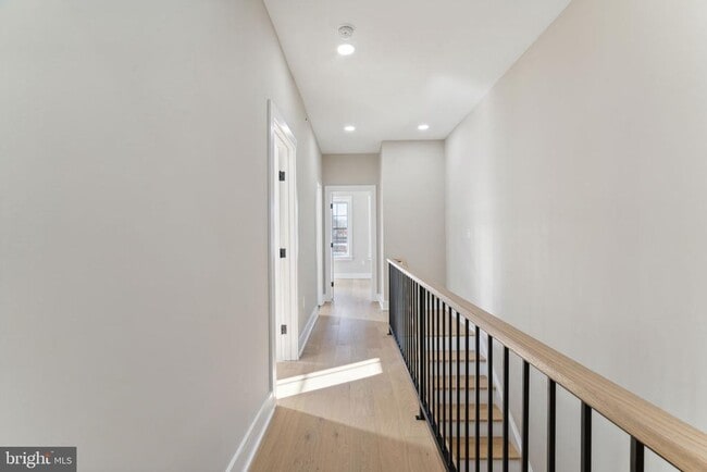 Building Photo - 345 E Gorgas Ln