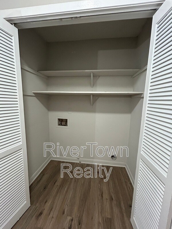 Building Photo - 3293 Leschallas Dr