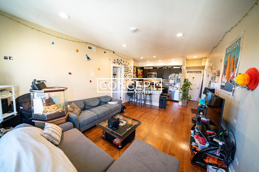 Building Photo - 10 Bickford Ave