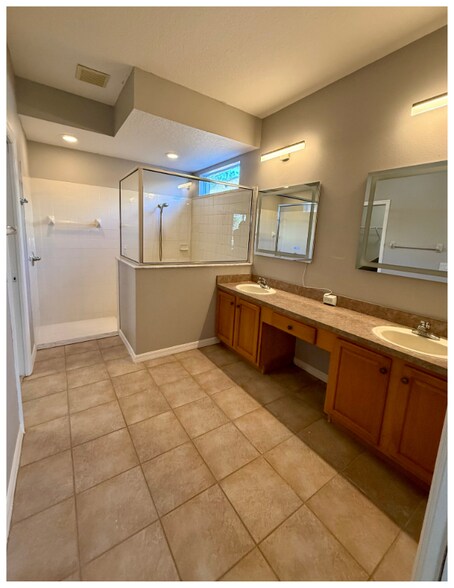 Building Photo - 2352 Rosehaven Dr