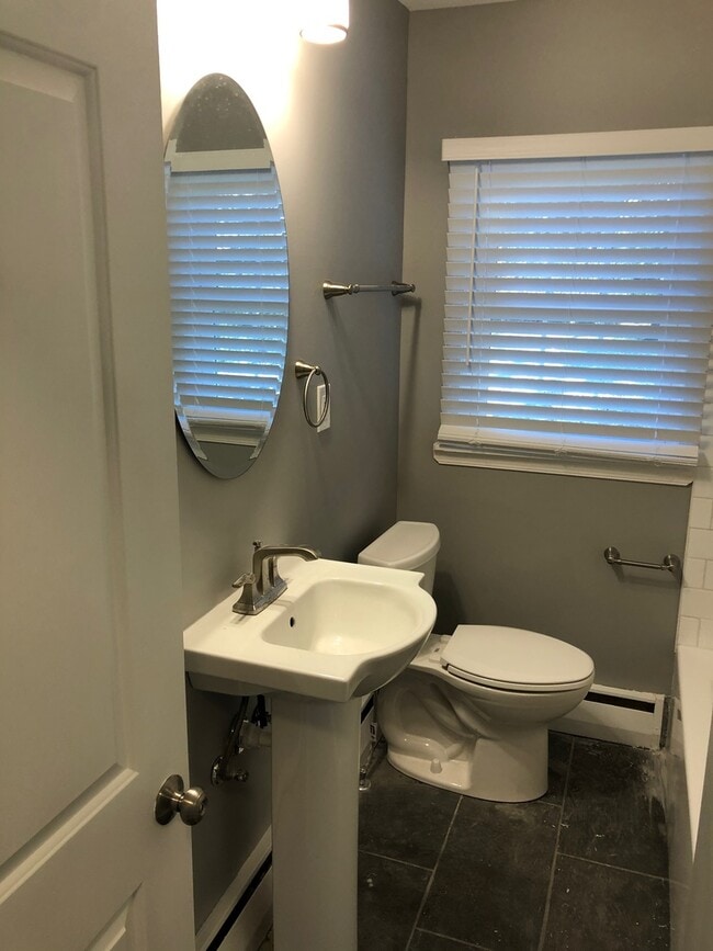 Building Photo - Beautiful Remodeled Ranch Home on 1/2 Acre...