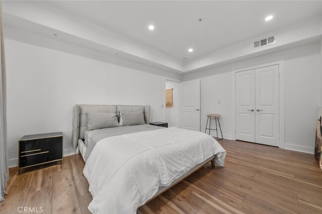 Building Photo - 24505 Town Center Dr