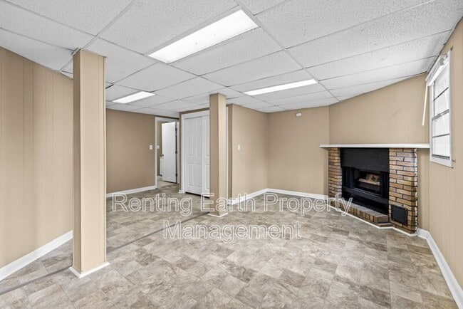 Building Photo - 942 Hillcrest Ave