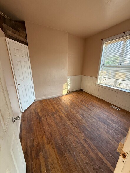 Building Photo - 5605 Wabada Ave