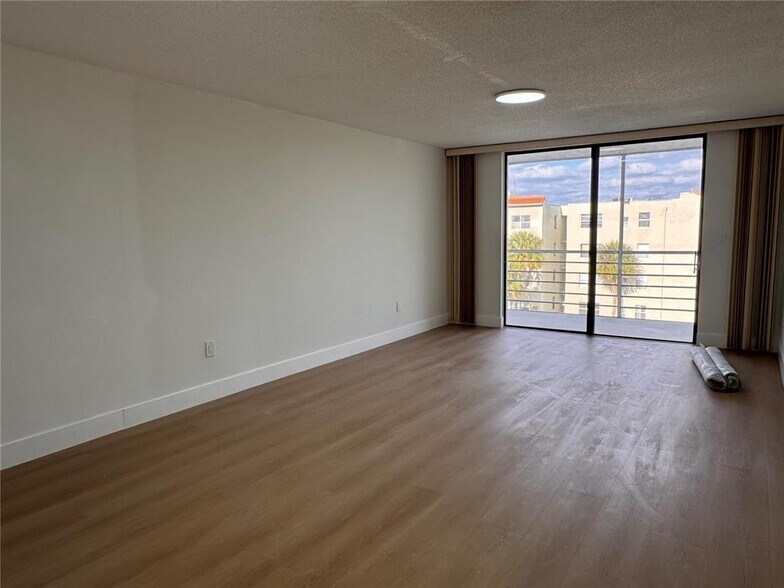 Building Photo - 1820 N Lauderdale Ave