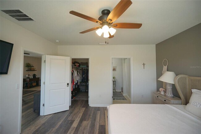 Building Photo - 11124 Leland Groves Dr