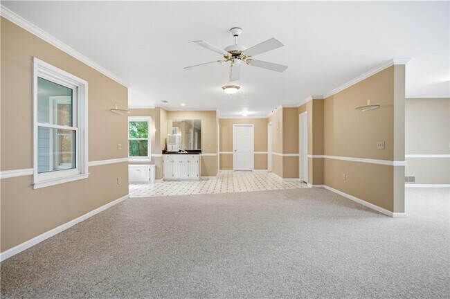 Building Photo - 5525 Hampstead Way