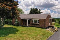 Building Photo - Charming 3-Bedroom, 2-Bath Single-Family H...