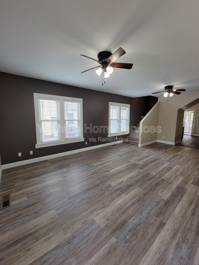 Building Photo - 333 W Murray St