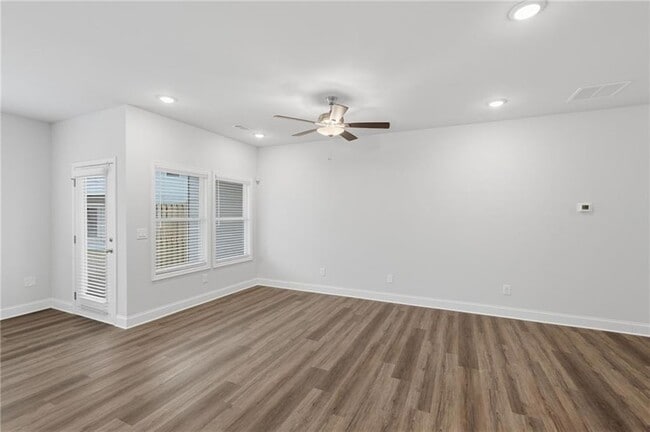 Building Photo - 2206 Chant St