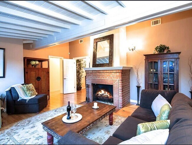 Building Photo - 12271 Laurel Terrace Dr