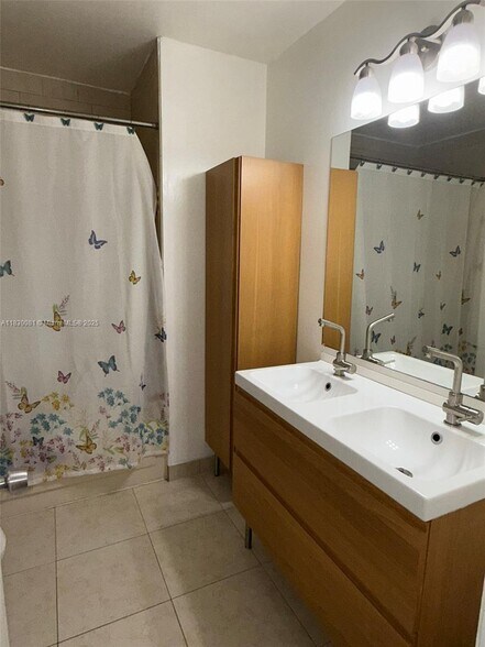 Building Photo - 8247 NW 8th Pl