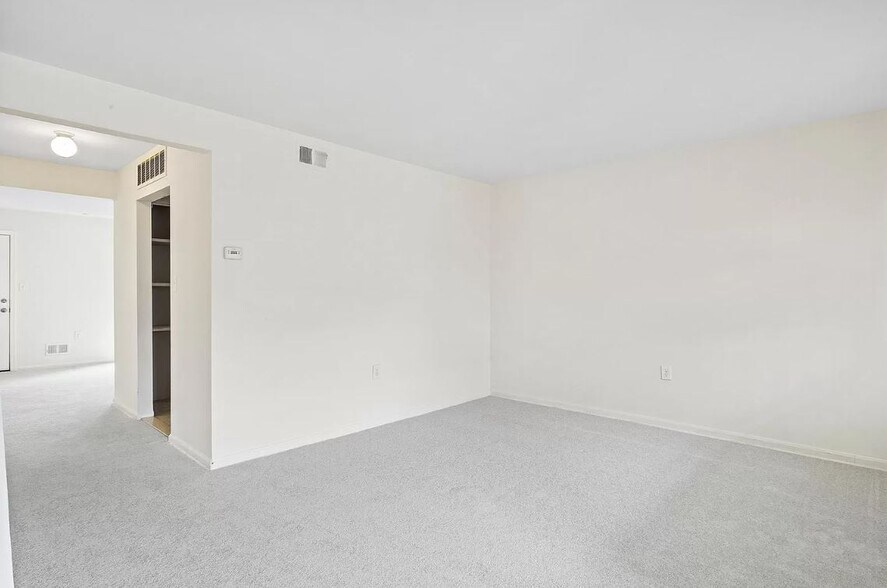 Building Photo - 12 Ethan Allen Ct