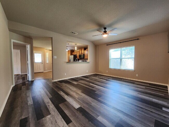 Building Photo - 4633 Stonehaven Dr