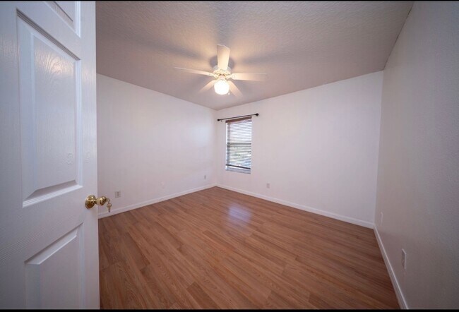 Building Photo - 5456 Los Palma Vista Dr