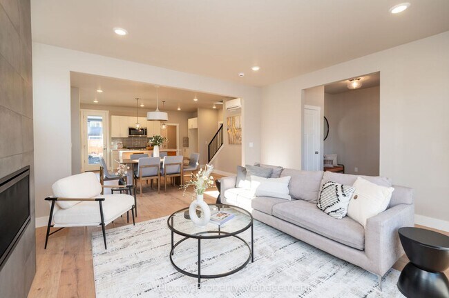 Building Photo - Brand New SE Bend Home!