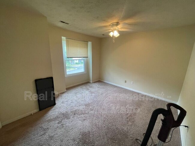 Building Photo - 2034 Airy Cir