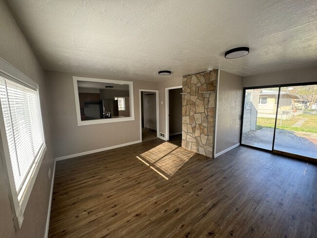 Building Photo - Enjoy living outside of town!