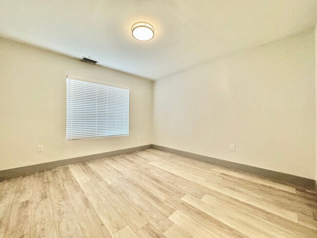Building Photo - Fully Remodeled 4 Bedroom/ 4 Bathroom Single Family Home