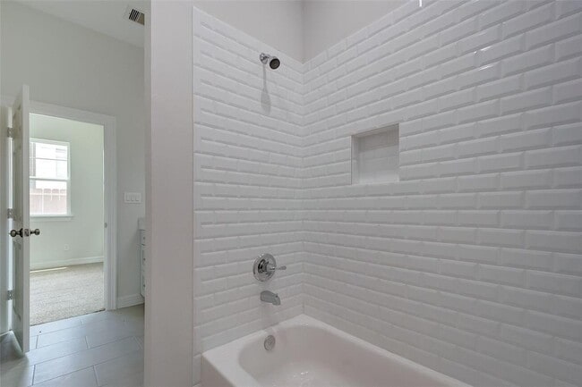 Building Photo - 5528 Larkin St