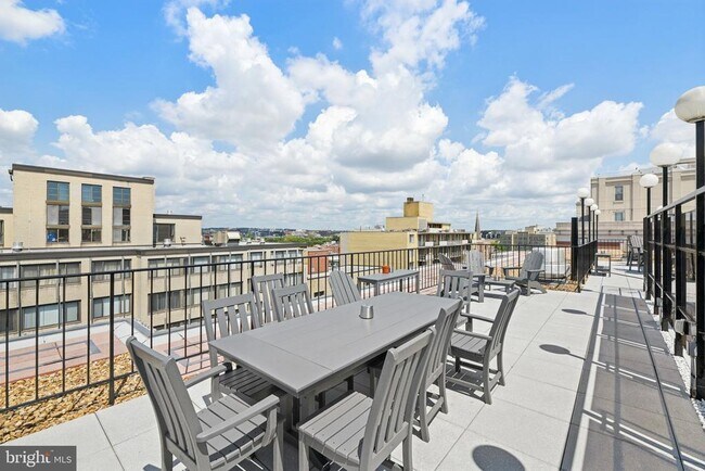 Building Photo - 1420 N St NW