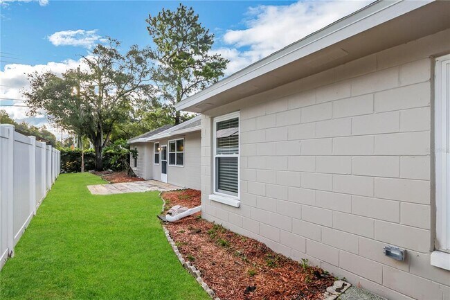 Building Photo - 11911 Hickorynut Dr