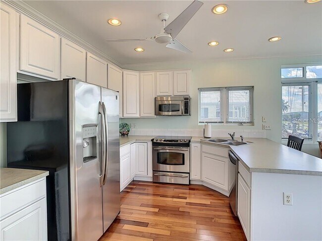 Building Photo - 631 Tahiti Ct