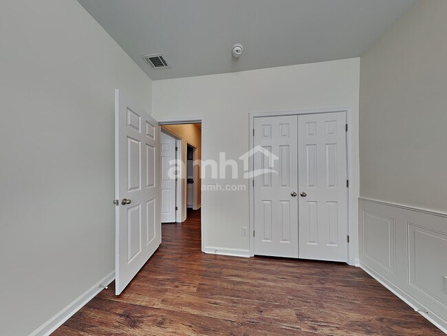 Building Photo - 391 Southwilde Way