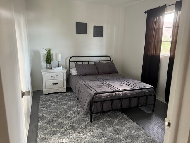 Building Photo - 6393 S Russell Rd