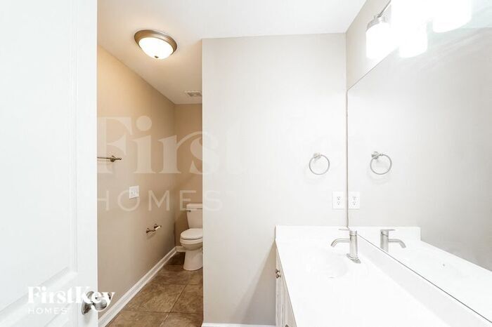 Building Photo - 105 Whispering Way