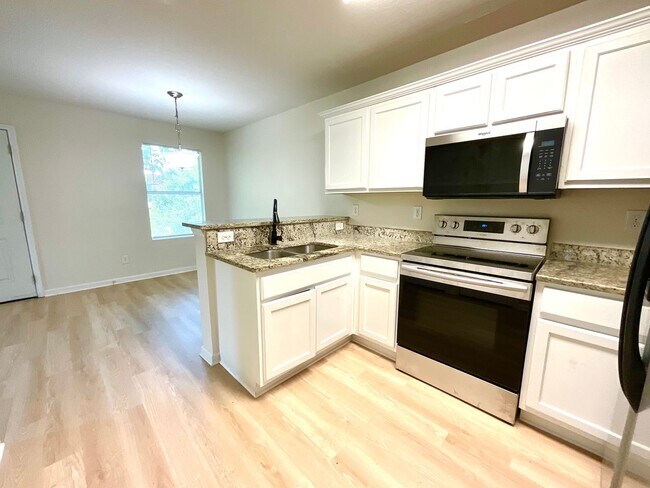 Building Photo - 1611 N Navidad St