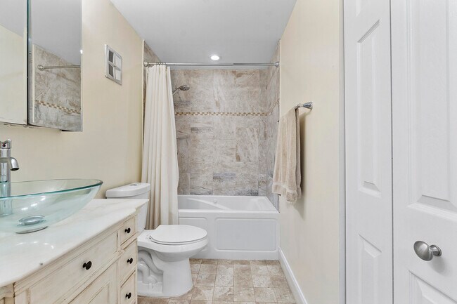 Building Photo - 250 S Ocean Blvd