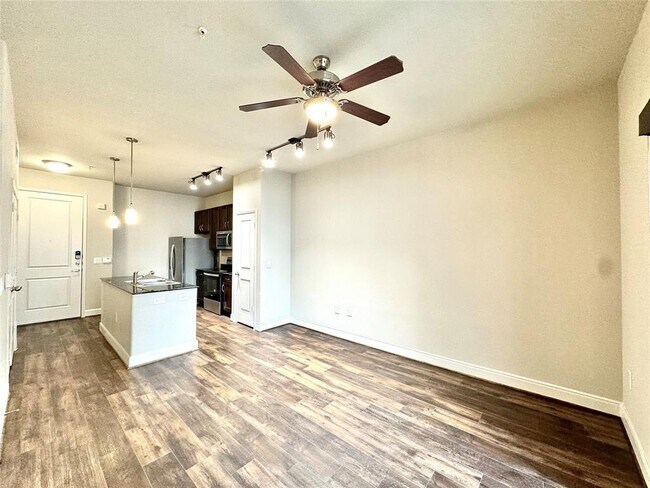 Primary Photo - 2300 Richmond Ave.