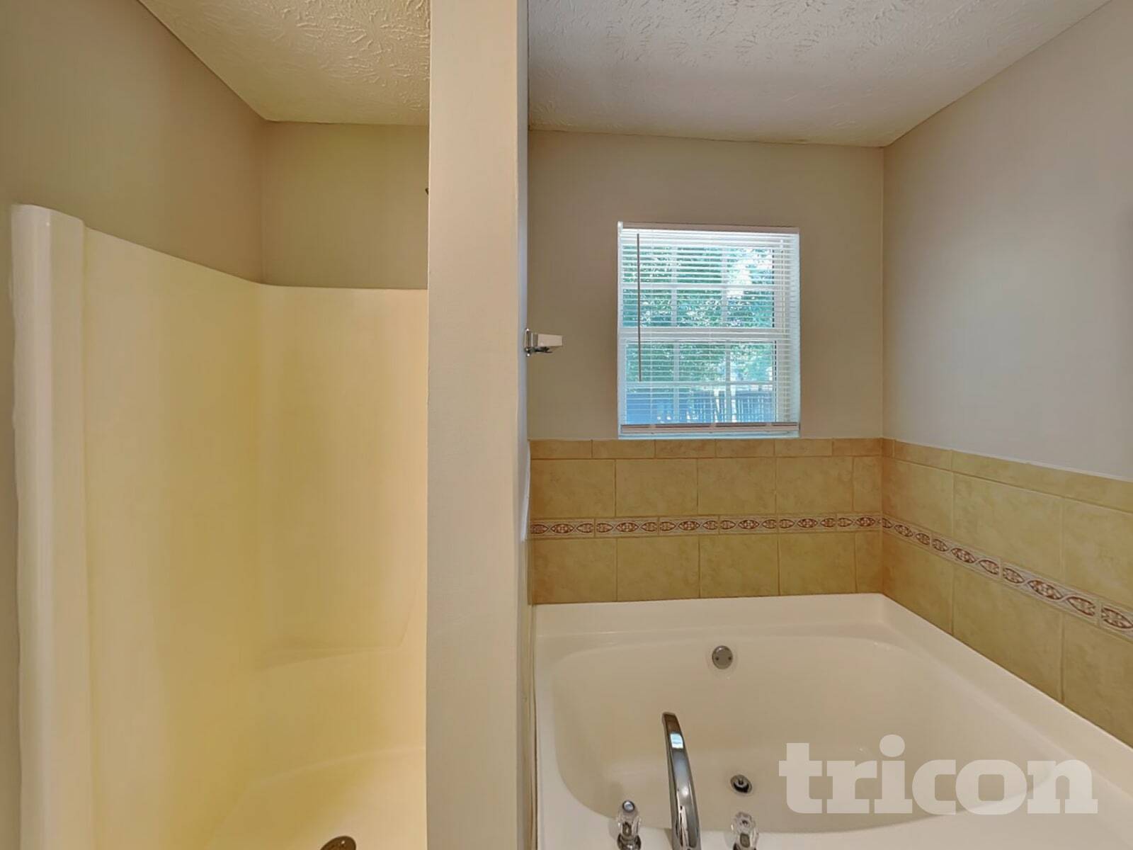 Building Photo - 300 Klinetop Dr