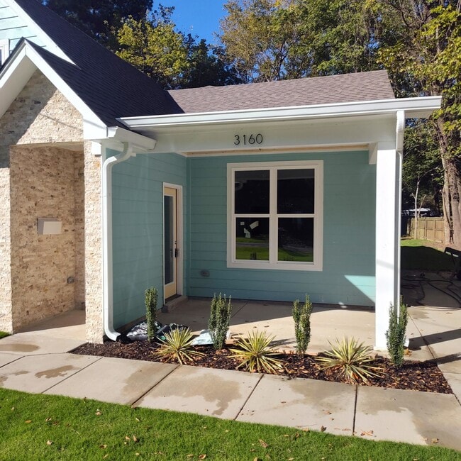 Building Photo - 3160 Wilcox Ave