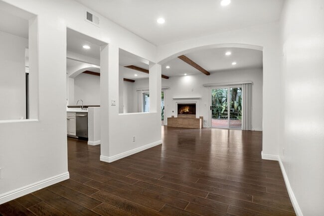 Building Photo - UPDATED LUXURY MALIBU CONDO!