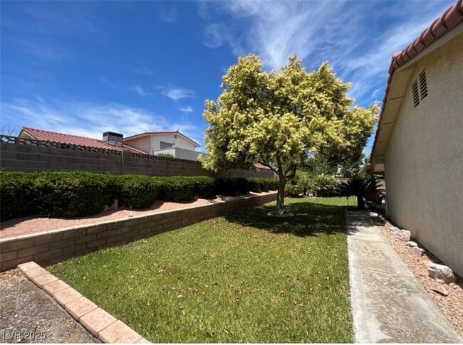 Building Photo - 8640 Cremona Dr