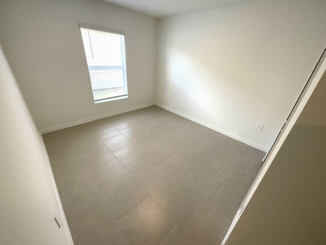 Building Photo - 11961 Savanna Lks Blvd