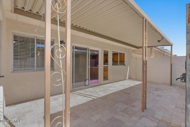 Building Photo - 7803 E Vernon Ave