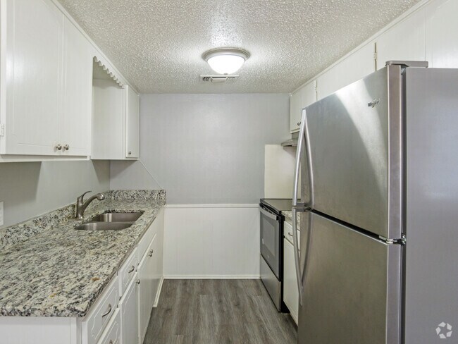 1BR, 1BA - 850SF - Kitchen - Legacy Ridge